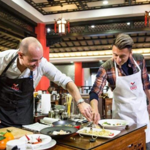 吃西餐，服务员为何要先上一碗柠檬水，别傻乎乎喝掉，免得闹笑话