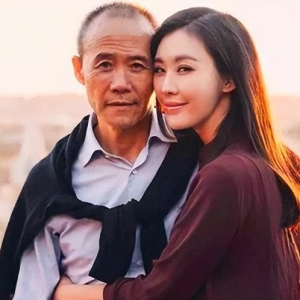 吃了青春药？71岁王石老来得女、小30岁娇妻相伴，如今再创业