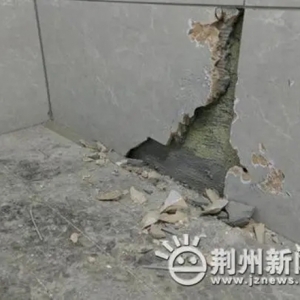 新房装修防水出问题 记者帮忙调解