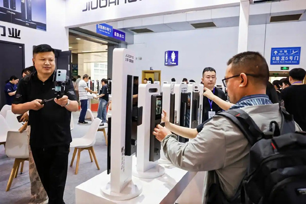 新增定制家居品类 第15届中国（永康）国际门业博览会开幕