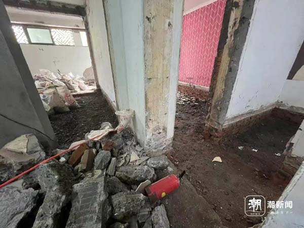 一楼邻居装修竟然要挖地敲墙：投诉了一个多月，为什么还在施工？