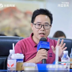 2025北京商报家居智库沙龙丨宇曼家居董事长蒋克松：家居定制行业想走出一条发展之路，一定是在细分赛道做好自己